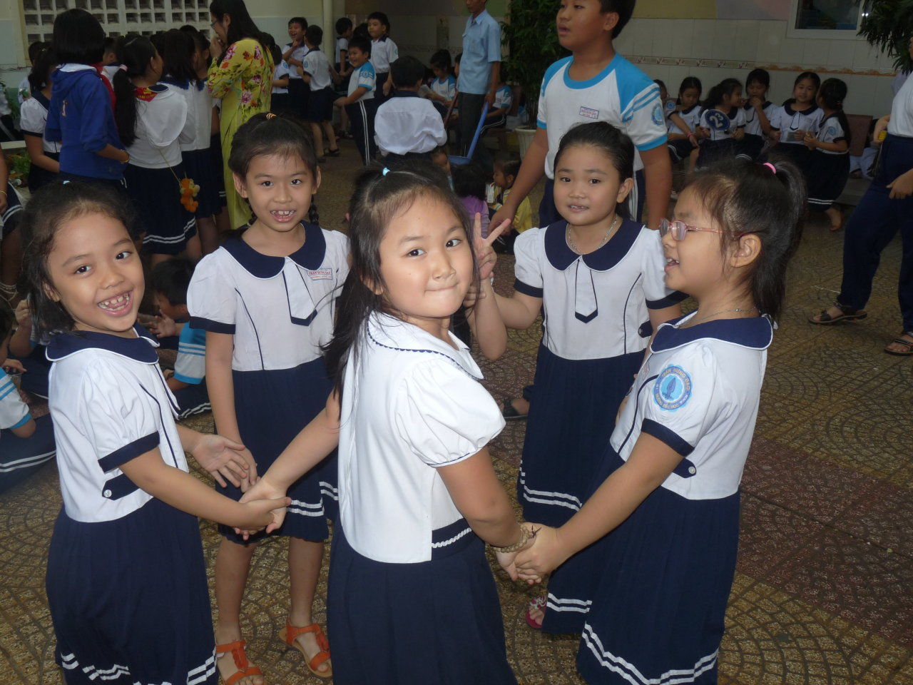 Mỗi trường một kiểu bình chọn để khen