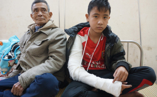 Đình chỉ công tác thầy giáo đánh học sinh chấn thương khuỷu tay