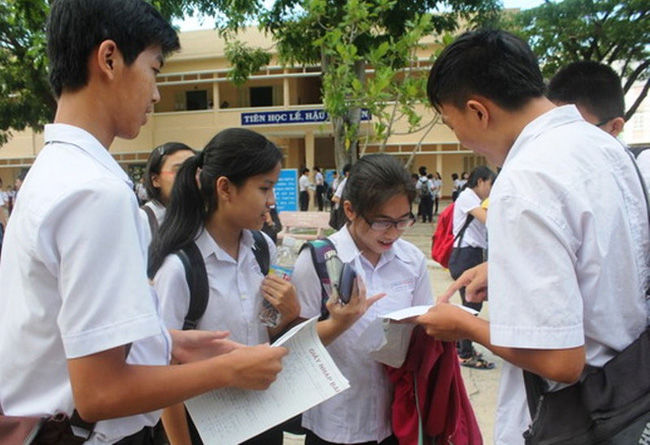 Các địa phương tổ chức thi trắc nghiệm cho học sinh lớp 12 Các địa phương tổ chức thi trắc nghiệm cho học sinh lớp 12