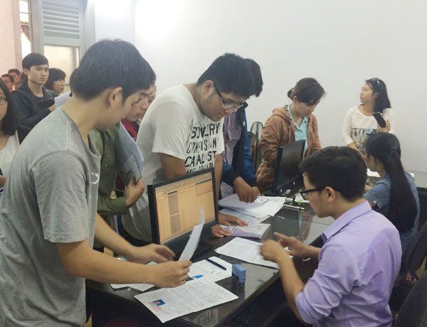 Chưa nộp được hồ sơ đăng ký dự thi THPT vì lỗi... nhà in