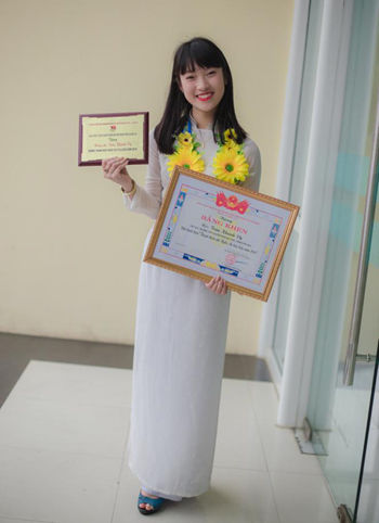 Cô gái bắt chước 7 thứ tiếng đỗ hai trường đại học