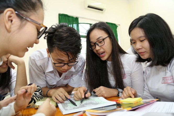 Con tôi kém may khi phải thực hiện thay đổi thi THPT