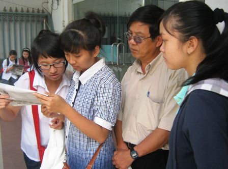 Đề thi Giáo dục công dân: Học sinh không nhất thiết phải học thuộc từng khái niệm Đề thi Giáo dục công dân: Học sinh không nhất thiết phải học thuộc từng khái niệm