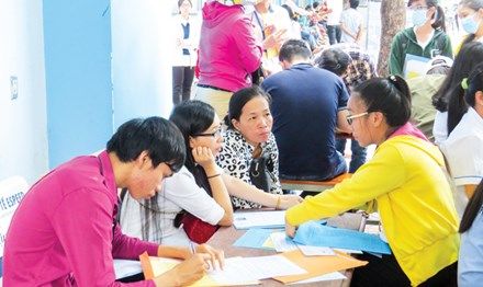 Điểm chuẩn xét tuyển ĐH đợt 1 năm 2016: Giảm trường top trên, tăng top giữa Điểm chuẩn xét tuyển ĐH đợt 1 năm 2016: Giảm trường top trên, tăng top giữa