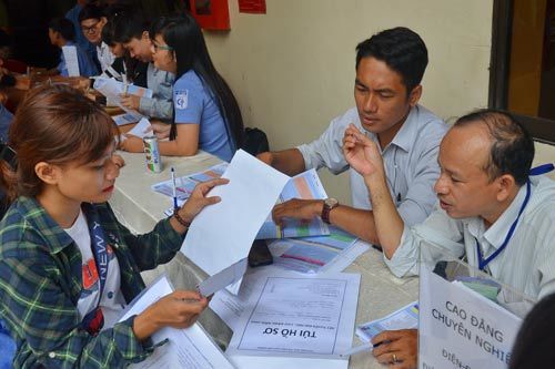 Đổi chủ quản, hệ CĐ bộn bề khó khăn