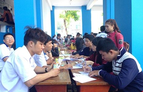 Đợt 1 xét tuyển ĐH 2016: Vì sao thí sinh thích nộp đăng ký trực tiếp?
