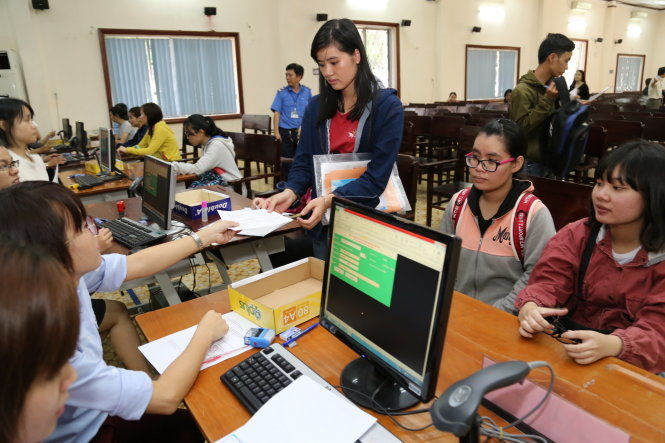 Gọi điện nhắc thí sinh nhập học