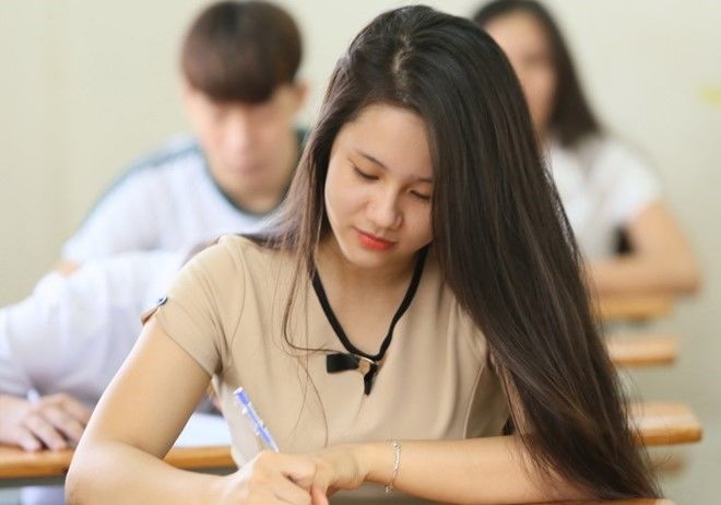 Hạ điểm chuẩn: Bất công!