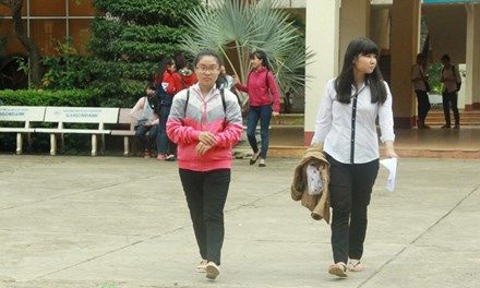 Hàng loạt thí sinh bị đình chỉ thi môn Văn