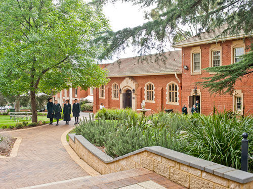 Các trường Trung học Australia - Sự chọn lựa lý tưởng cho con em của bạn! Các trường Trung học Australia - Sự chọn lựa lý tưởng cho con em của bạn!