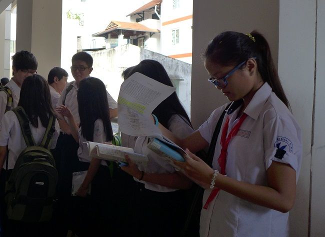 Học ngày học đêm ôn thi lớp 10 công lập