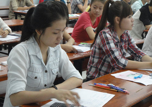 HS có hai ngày khai sinh thi THPT quốc gia thế nào?