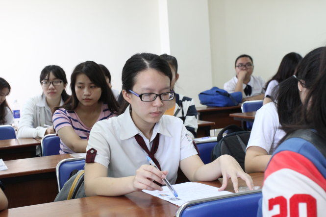 Làm bài thi môn Văn, tránh viết tràn lan