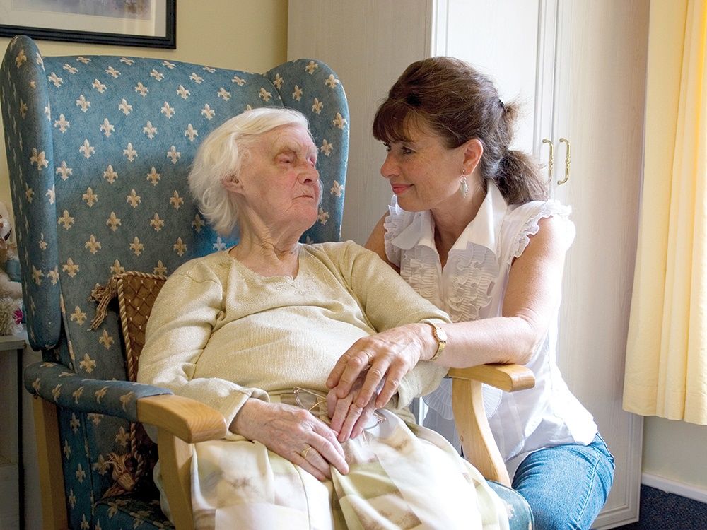 Làm sao có được thiện cảm khi giao tiếp với người lớn tuổi?