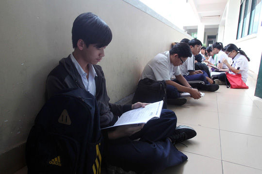 Lo xoay xở ôn thi trắc nghiệm, tổ hợp