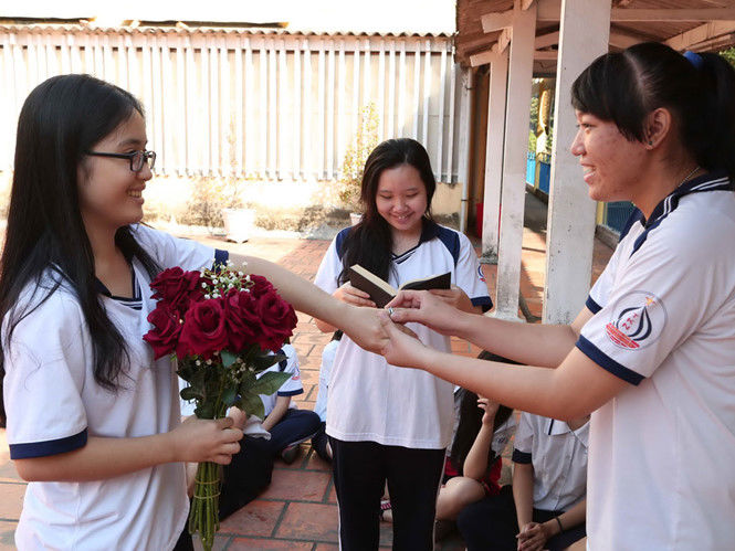 Ngoài kiến thức, học sinh không biết gì! Ngoài kiến thức, học sinh không biết gì!