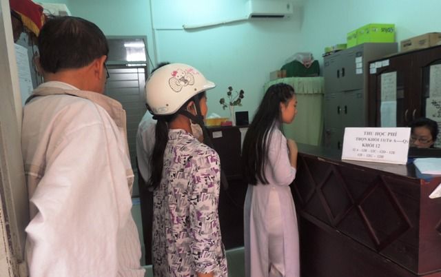 Thẻ học đường: Nhiều tiện ích nhưng có vướng