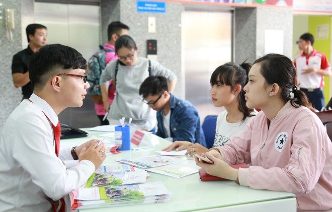 Thí sinh khóc vì hụt NV1, trường top trên phải xét tuyển bổ sung: Tại quy chế!