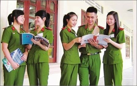 Thí sinh phải nộp giấy chứng nhận kết quả thi có dấu đỏ vào trường công an