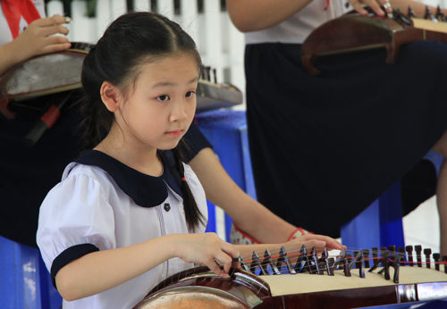 Trường điểm ở Sài Gòn gắt gao trong tuyển sinh đầu cấp