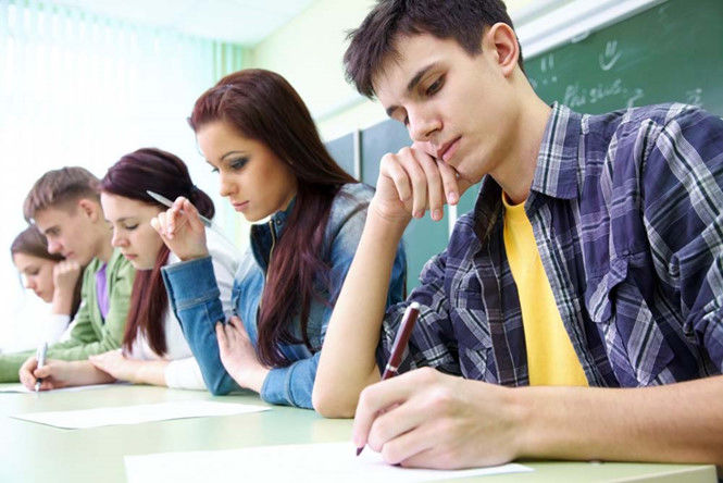 Tuyển sinh đại học ở các nước: Trắc nghiệm hay tự luận? Tuyển sinh đại học ở các nước: Trắc nghiệm hay tự luận?