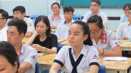 Xét tuyển hồ sơ từ điểm sàn 15: Trường top trên “đè” top dưới