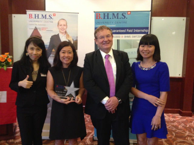 Cầu Xanh vinh dự được nhận được giải thưởng tư vấn xuất sắc do trường BHMS trao tặng Cầu Xanh vinh dự được nhận được giải thưởng tư vấn xuất sắc do trường BHMS trao tặng