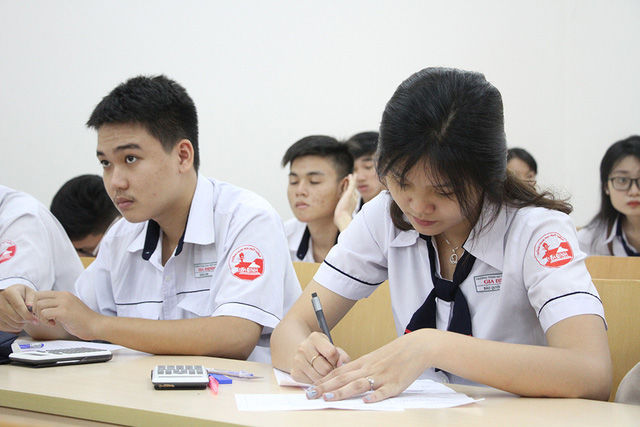 Thi-sinh-tham-su-ky-thi-THPT