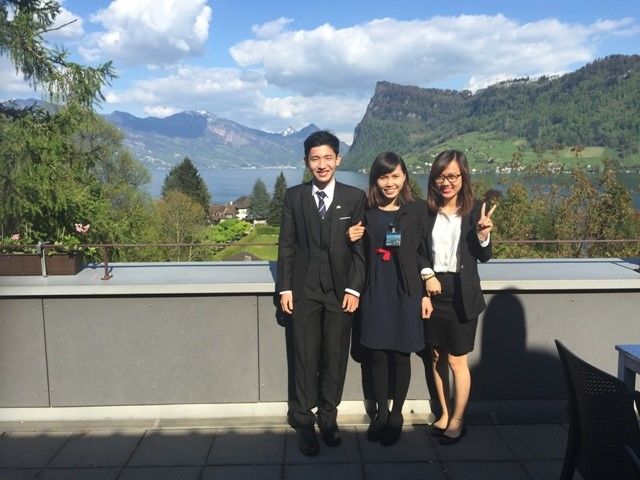 BB Cầu Xanh (đứng giữa) thăm sinh viên của Công ty đang theo học tại IMI