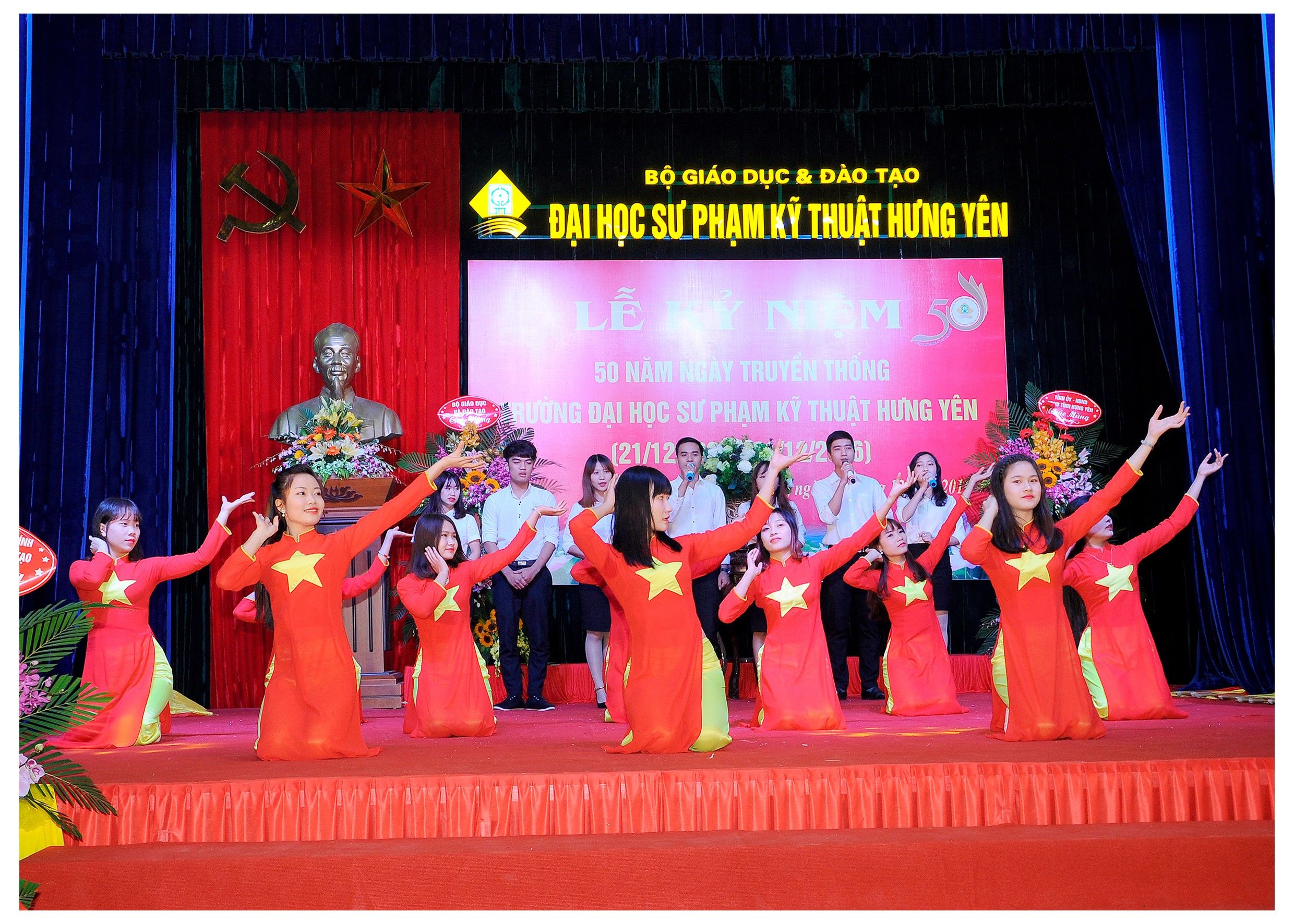 Chương trình văn nghệ chào mừng Lễ kỷ niệm 50 năm Ngày Truyền thống Nhà trường