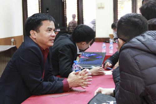 Thầy Phạm Ngọc Thạch cho biết điểm nổi bật trong tuyển sinh năm 2017 của Đại học Hà Nội là tăng chỉ tiêu theo khảo sát nhu cầu thị trường. Ảnh: Thanh Tâm Thầy Phạm Ngọc Thạch cho biết điểm nổi bật trong tuyển sinh năm 2017 của Đại học Hà Nội là tăng chỉ tiêu theo khảo sát nhu cầu thị trường. Ảnh: Thanh Tâm