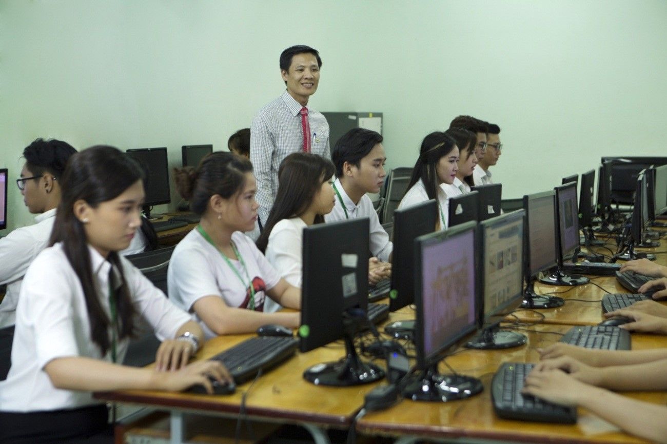 Ưu điểm của chương trình đào tạo trung cấp là sinh viên được thực hành thường xuyên