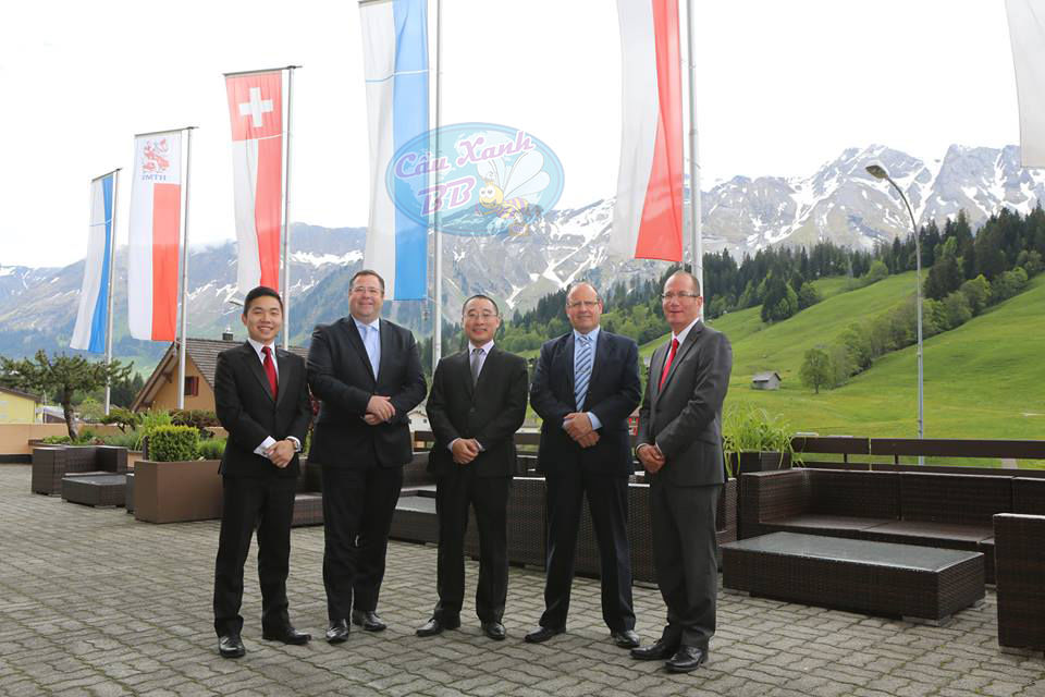 Đại diện Cầu Xanh trong chuyến thăm sinh viên và nhà trường hàng năm tại trường HTMI