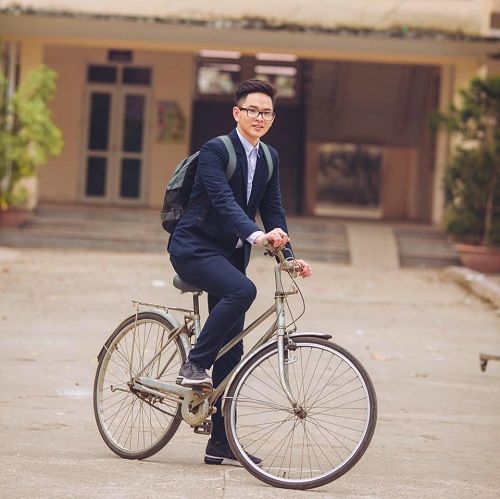 Điểm 10 môn sử thuộc về dân chuyên...Anh - Ảnh 1