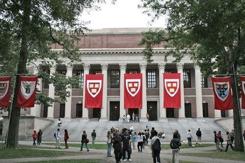 Hai chị em xinh đẹp nhận bằng thạc sĩ Harvard - Ảnh 2