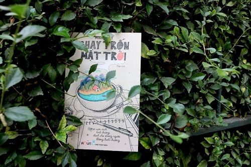 Chạy Trốn Mặt Trời, Quyển sách bình thường dành cho những người không bình thường - Ảnh 1