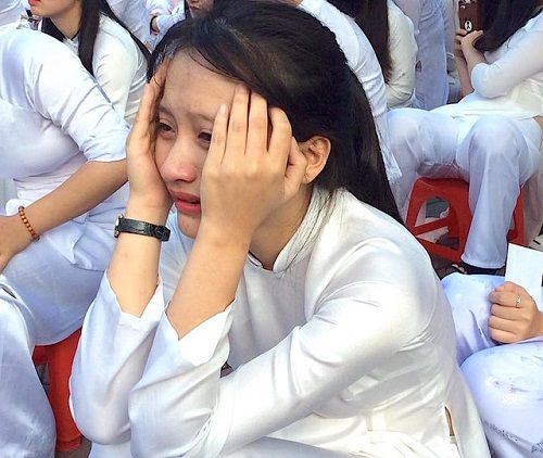 Bài phát biểu tri ân thầy cô khiến cả trường chuyên xúc động