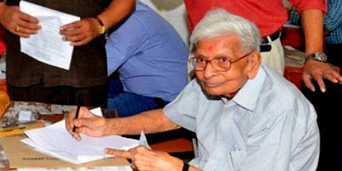 Cụ ông đã 97 tuổi vẫn quyết học lấy bằng thạc sĩ - Ảnh 2