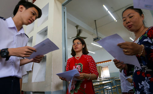 Các trường đại học TP HCM đồng loạt công bố điểm \'sàn\' xét tuyển - Ảnh 1