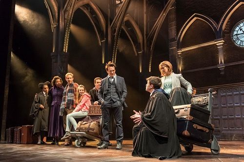 Harry Potter and The Cursed Child: Góc nhìn khác về thế giới phù thuỷ - Ảnh 1