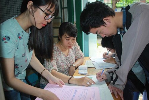 Nhiều trường đại học ở Sài Gòn đưa ra mức điểm chuẩn dự kiến 