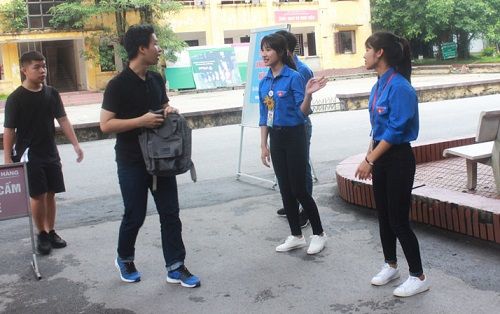 Một số hình ảnh thí sinh đến trường làm thủ tục nhập học những ngày đầu tiên