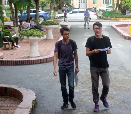Một số hình ảnh thí sinh đến trường làm thủ tục nhập học những ngày đầu tiên