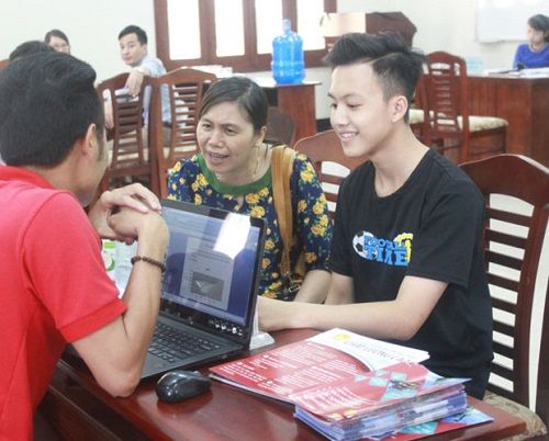 Một số hình ảnh thí sinh đến trường làm thủ tục nhập học những ngày đầu tiên