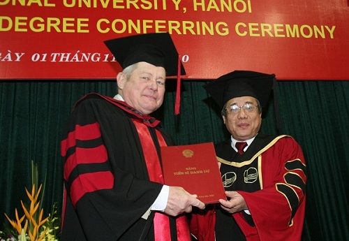 Muốn thành tiến sĩ phải có bài đăng báo hoặc báo cáo hội nghị quốc tế - Ảnh 1