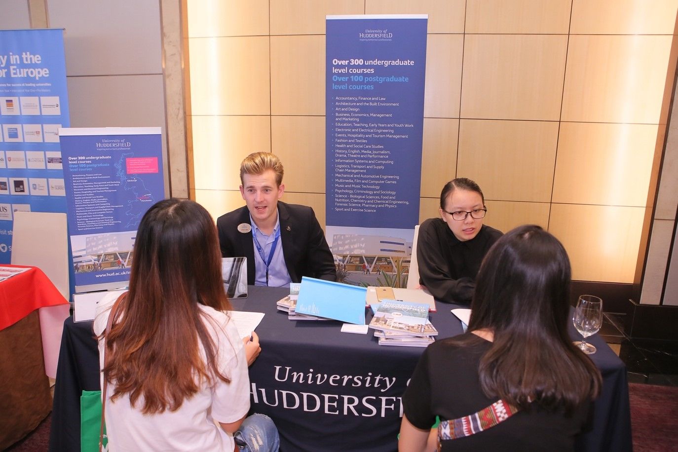 108 trường đại học hàng đầu Anh – Úc - Mỹ - Canada cùng góp mặt tại triển lãm của Vietint - Ảnh 2