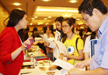 Triển lãm các chương trình liên kết đào tạo năm 2013