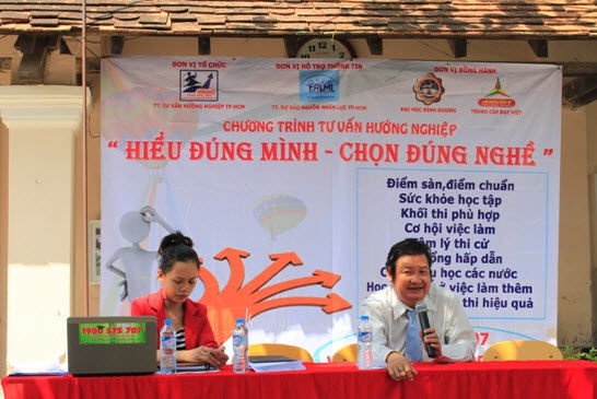Tư vấn tuyển sinh 2013: Không nên chạy theo ngành học HOT