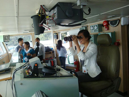 Nguyễn Khánh Diệu Hồng trong một chuyến đi thực tế