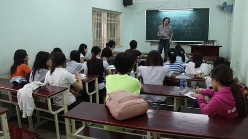 tuyen_giang_vien_dai_hoc_gap